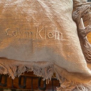 Stunning NWOT Calvin Klein accent pillow
